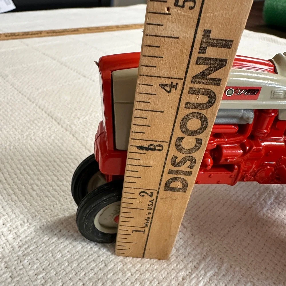 VTG Ertl Ford 901 Select O Speed Tractor Diecast 1/16 Scale Red Farm Toy